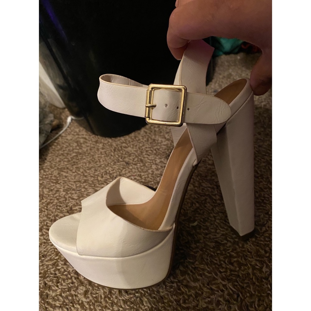 Charlotte Russe White chunky heels SZ 8